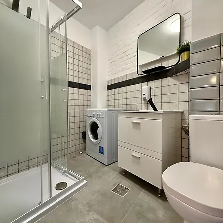 Elada Near Cismigiu Park *