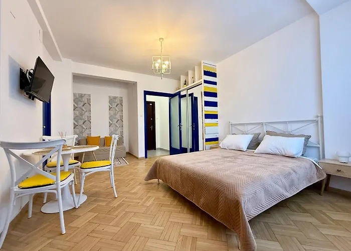 Elada Near Cismigiu Park * Βουκουρέστι